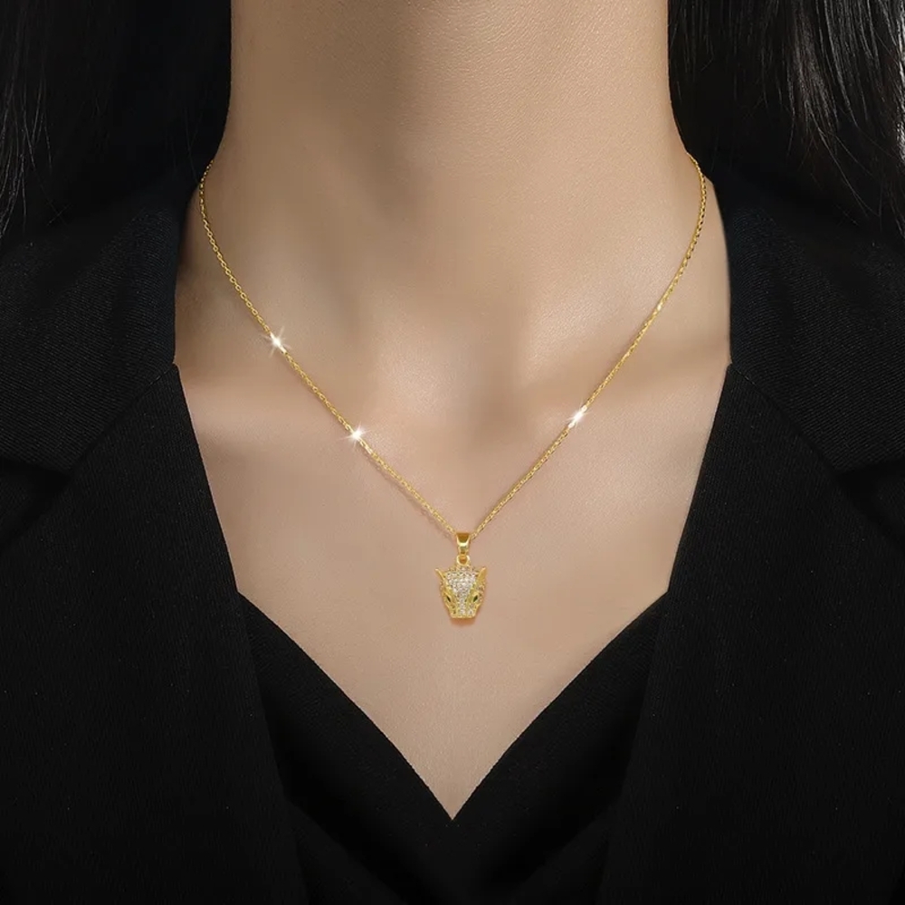 Elegant Gold Pendant Necklace